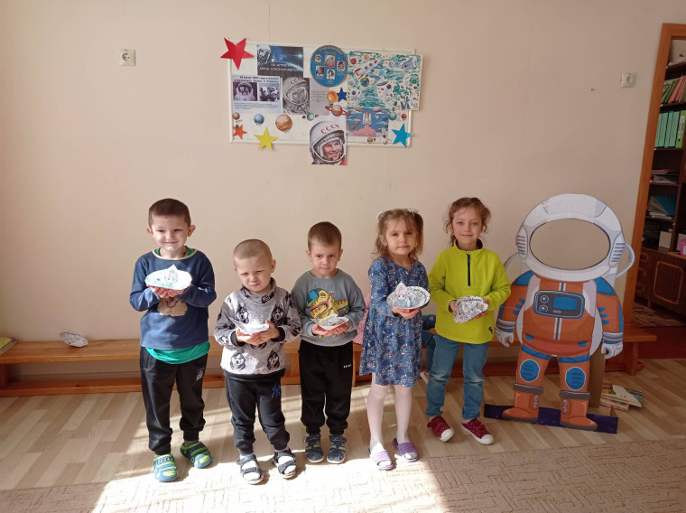 День космонавтики.