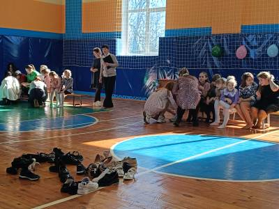 Международный женский день - 8 марта!.
